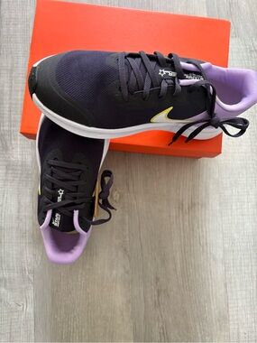 Nike Youth Running Sneakers with Yellow Swoosh AT-5/86 BNWT 6Y